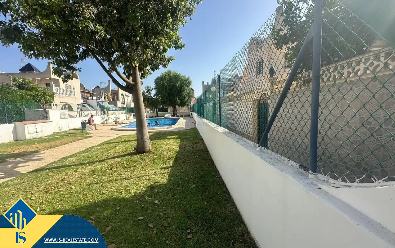 Adosado con piscina en venta en Zona Carrefour - Urbanizaciones, imagen 2