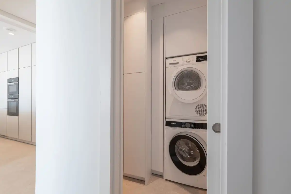 Schlafzimmer von Wohnung zur Miete in Benahavís mit Abstellraum