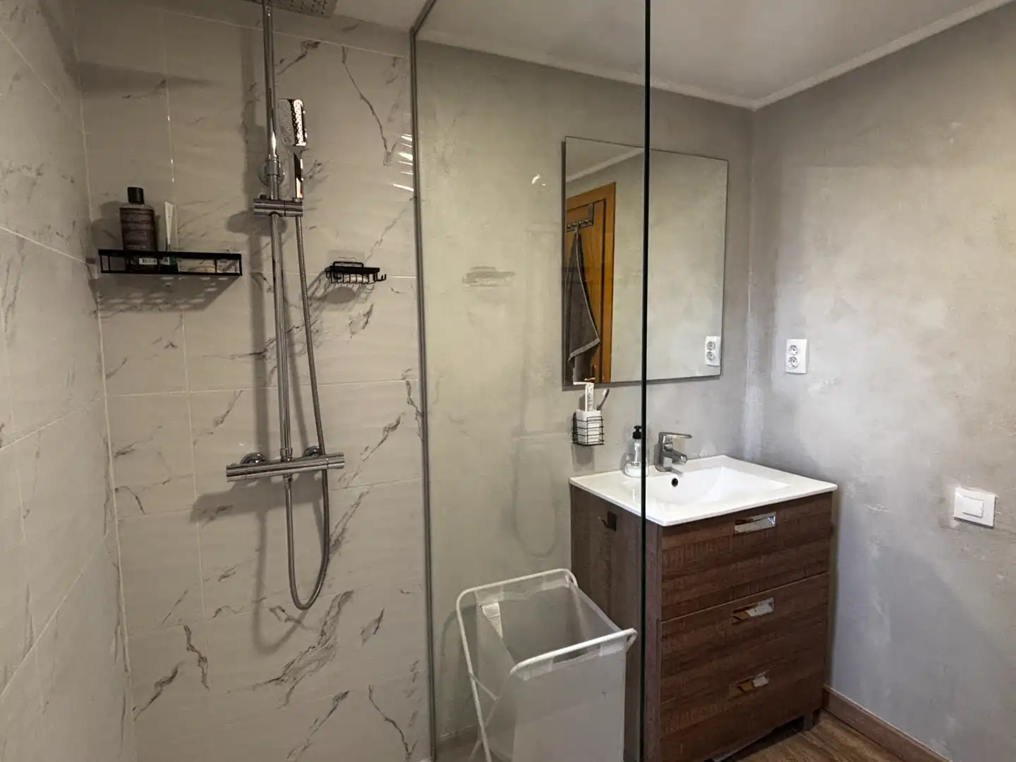 Bathroom of Flat for sale in Terrassa  with Air Conditioner, Heating and Parquet flooring