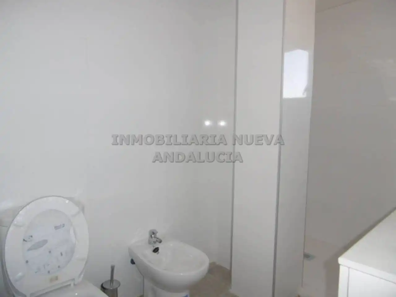 Bany de Pis de lloguer en Almería amb Terrassa i Moblat