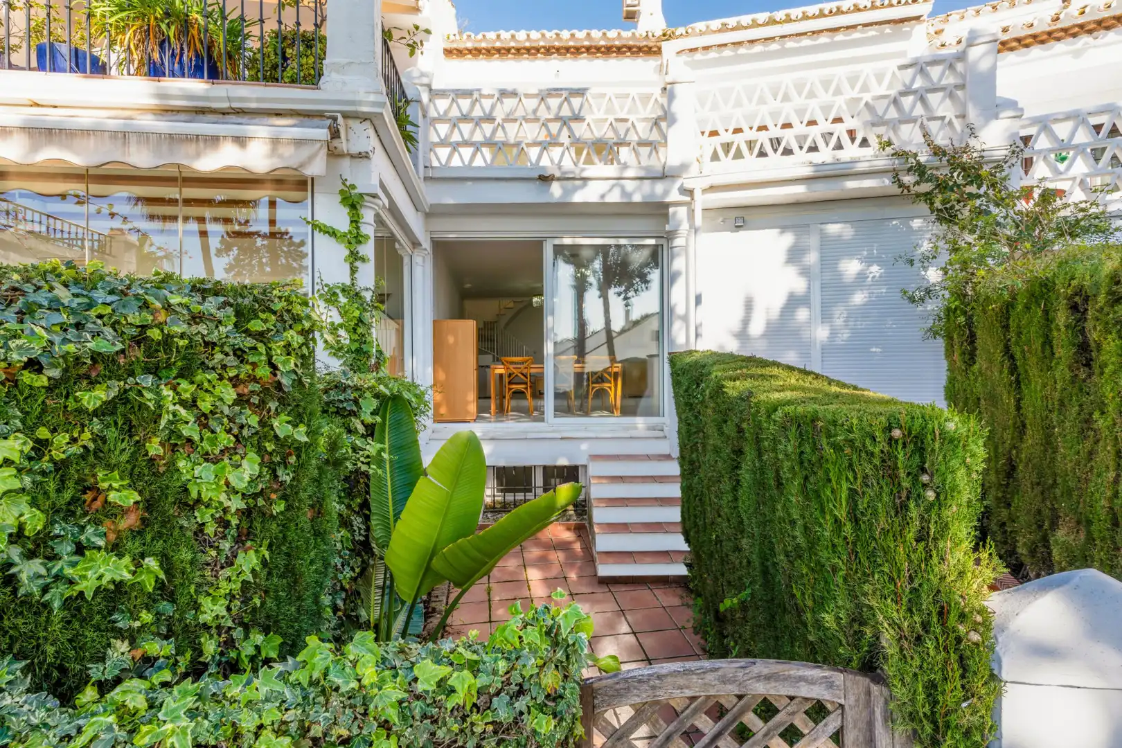 Jardí de Casa adosada en venda en Marbella amb Aire condicionat, Terrassa i Piscina