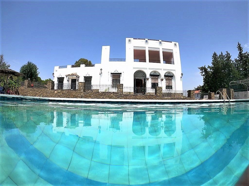 Piscina de Casa o xalet en venda en  Córdoba Capital amb Aire condicionat, Jardí privat i Parquet