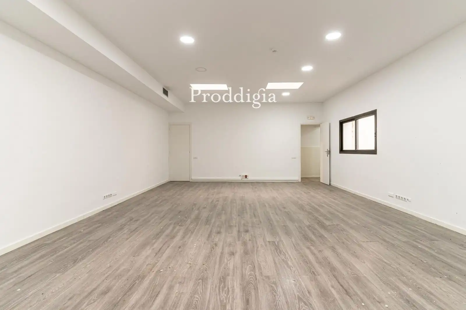 Office for sale in Barcelona  with Air Conditioner