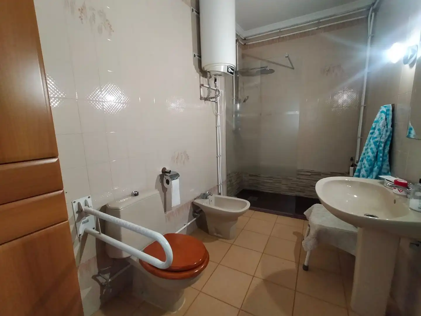 Badezimmer von Dachboden zum Verkauf in La Línea de la Concepción mit Terrasse und Abstellraum