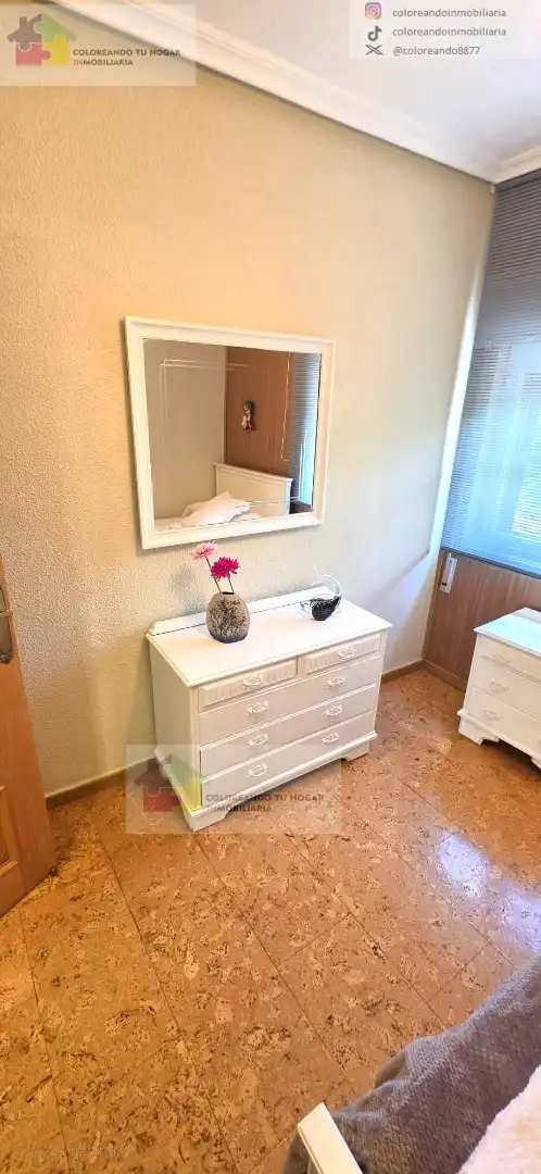 Dormitori de Casa o xalet en venda en La Pola de Gordón  amb Calefacció, Jardí privat i Parquet