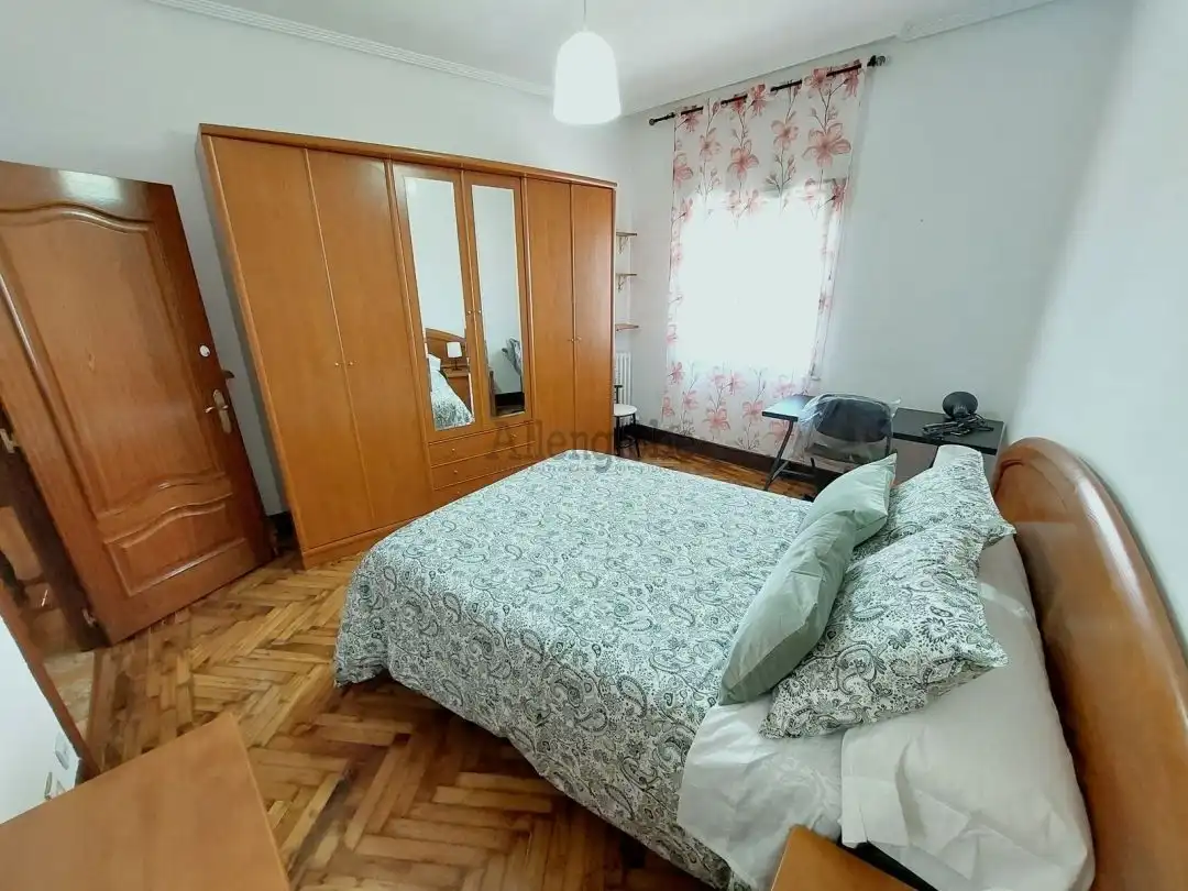 Piso de alquiler en Calle Fernando Vela, Milán - Pumarín