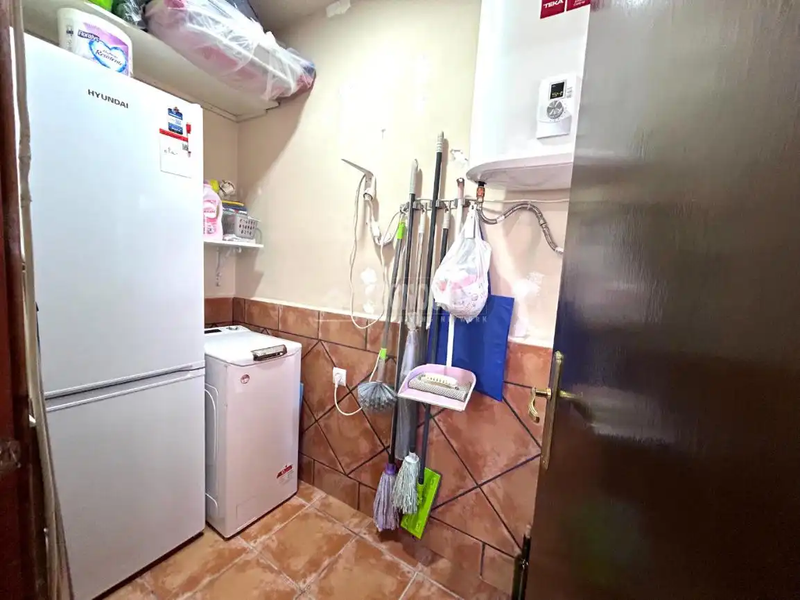Cuina de Casa adosada en venda en La Rinconada amb Aire condicionat i Parquet