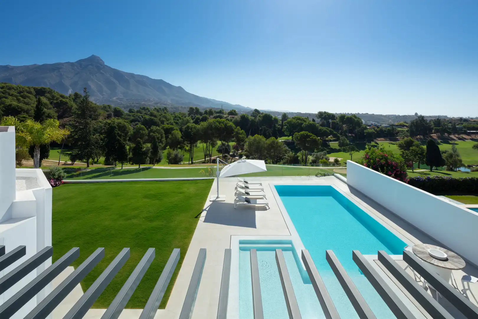 House with pool for sale in Marbella Centro