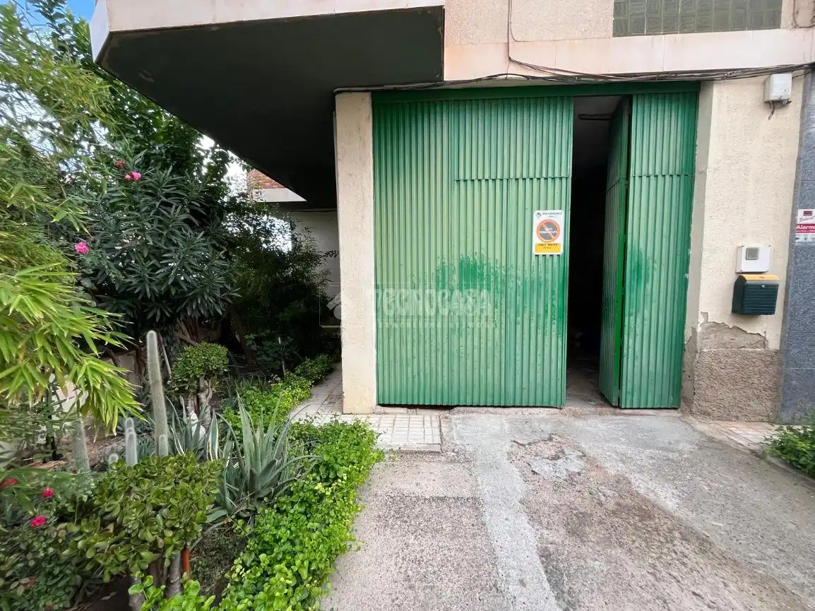 Vista exterior de Casa adosada en venta en Linares con Aire acondicionado, Terraza y Balcón