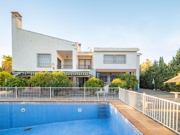 Villa mit Balkon zum Verkauf in Calle Carril de Santo Domingo 35