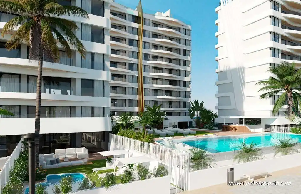 Piscina de Apartamento en venta en La Manga del Mar Menor con Aire acondicionado, Calefacción y Jardín privado