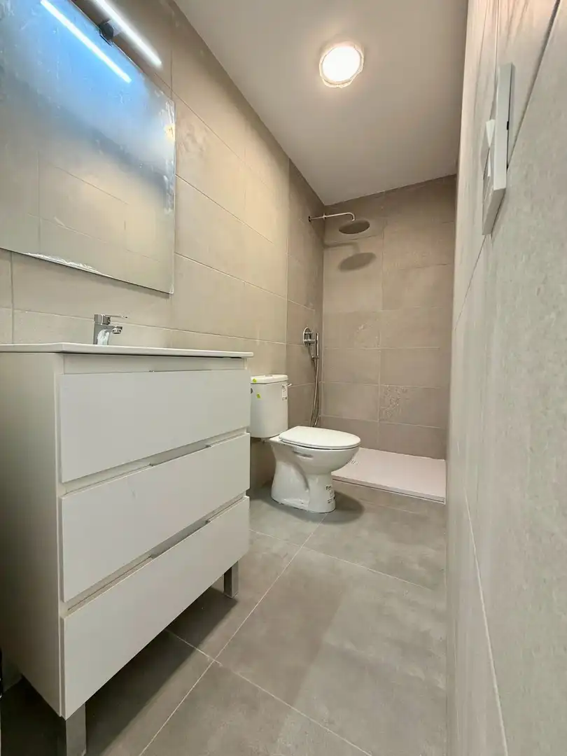 Bathroom of Flat for sale in Fuengirola  with Air Conditioner, Heating and Community pool