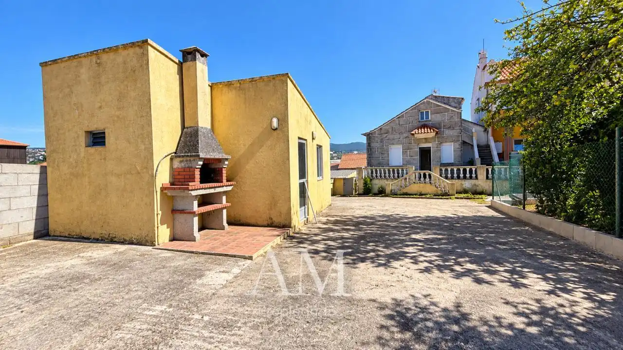 Vista exterior de Casa o chalet en venta en Vigo  con Calefacción, Jardín privado y Terraza