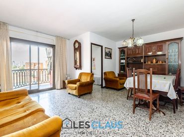 Piso con balcón en venta en Carrer de Pere Pelegrí