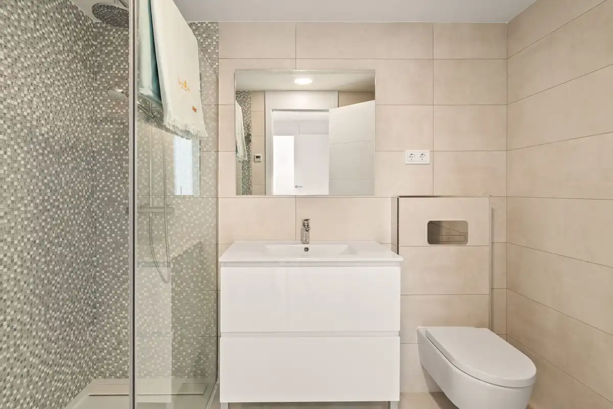 Badezimmer von Erdgeschoss zum Verkauf in Mijas mit Klimaanlage, Heizung und Terrasse
