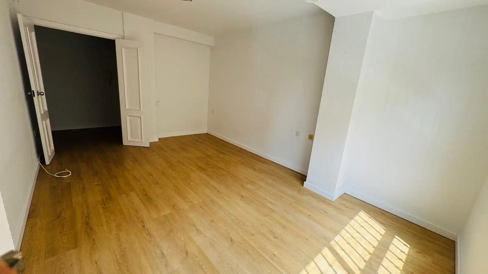 Flat for rent in Valencia  with Air Conditioner, Parquet flooring and Terrace