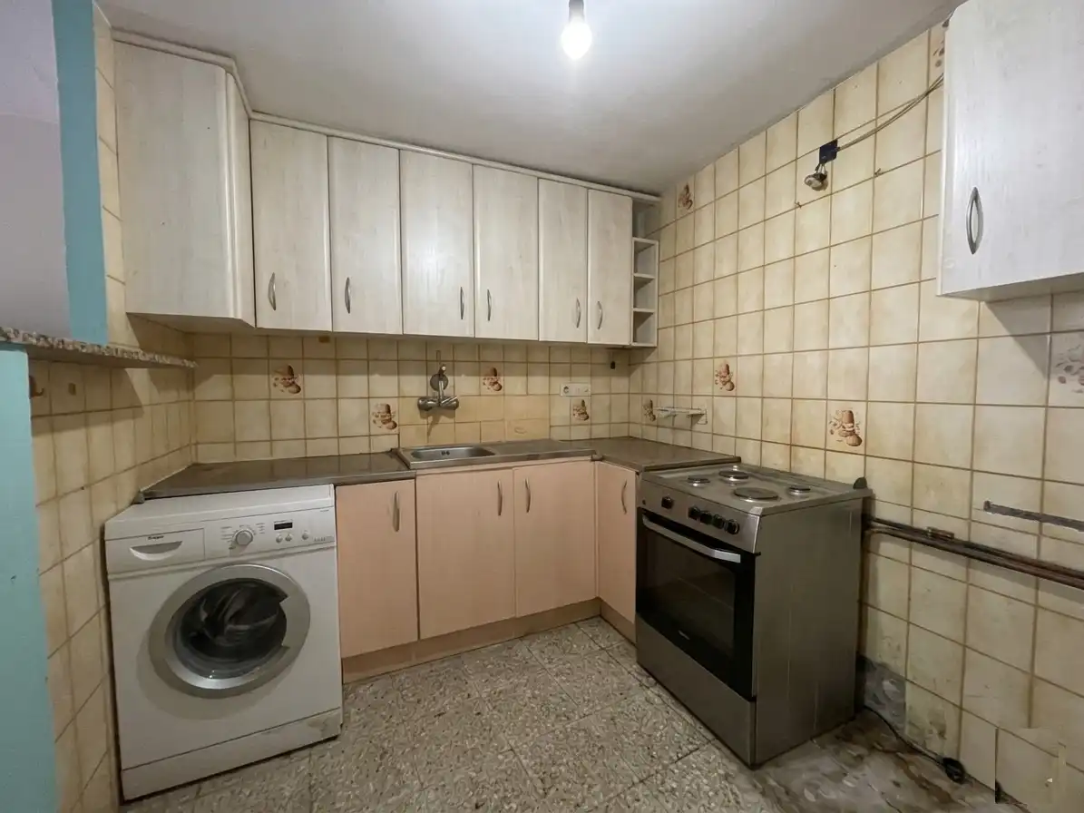 Cuina de Casa adosada en venda en Les Avellanes i Santa Linya amb Calefacció, Terrassa i Moblat