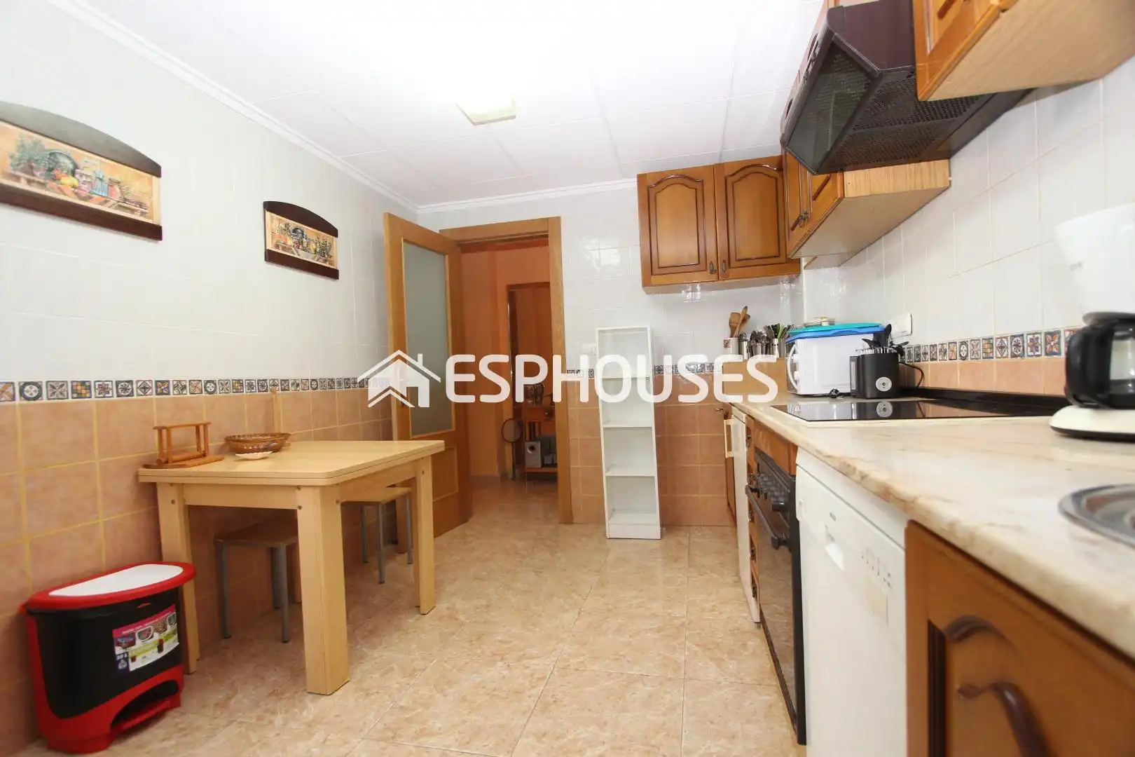 Küche von Wohnung zum Verkauf in Guardamar del Segura mit Klimaanlage, Terrasse und Möbliert