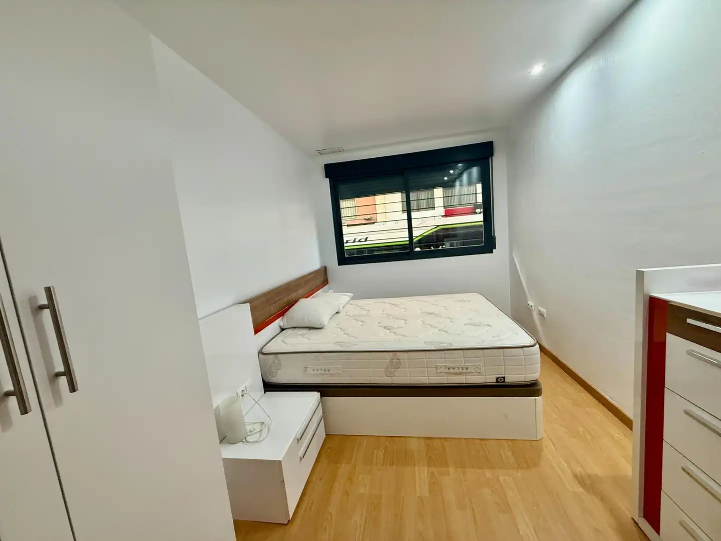 Dormitori de Pis de lloguer en Elche / Elx amb Aire condicionat, Parquet i Moblat