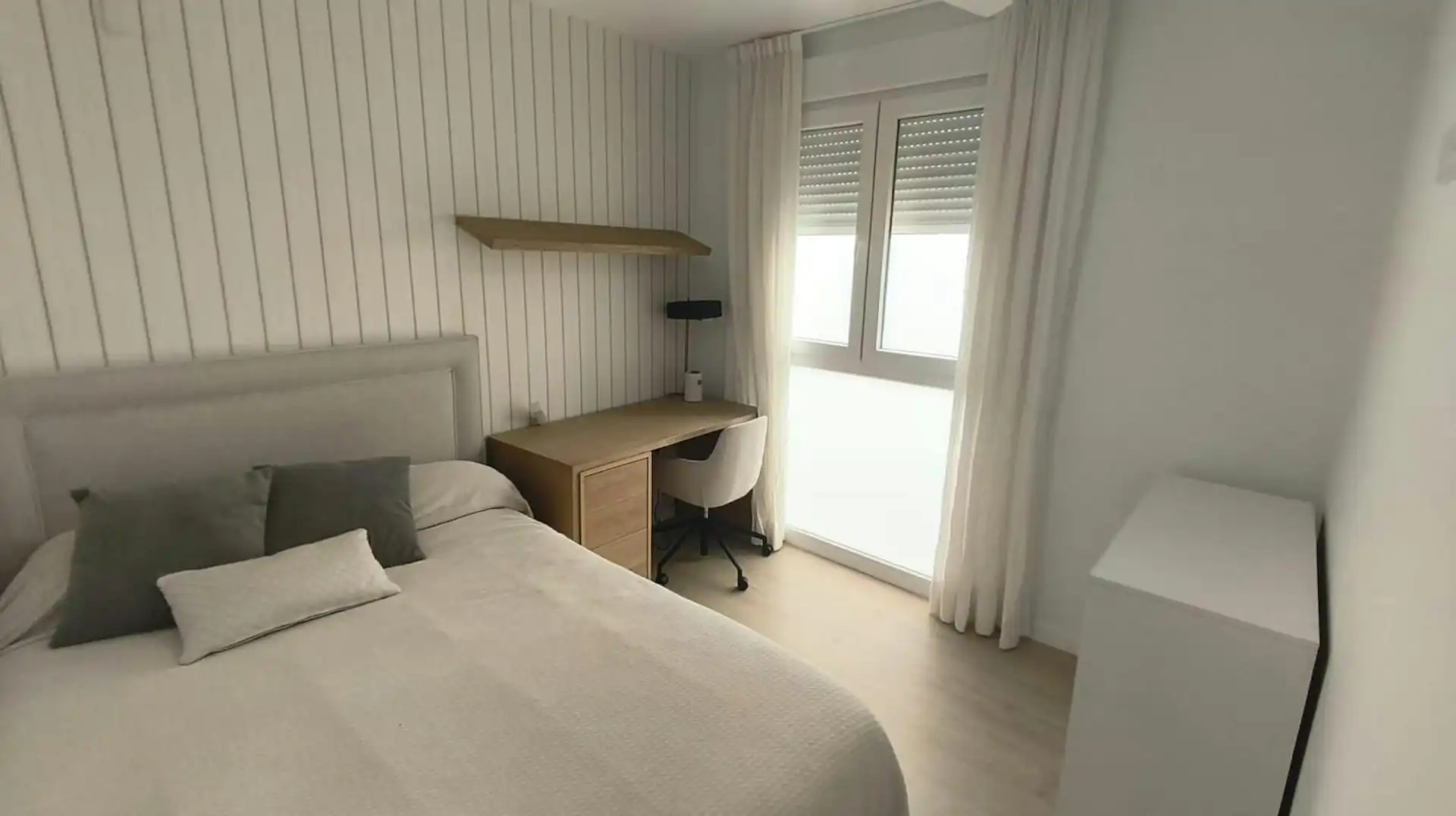 Schlafzimmer von Wohnung zur Miete in Valencia mit Klimaanlage, Heizung und Privatgarten