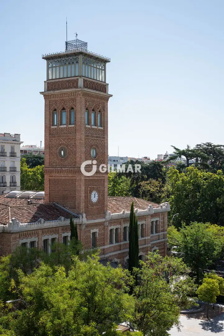 Vista exterior de Dúplex en venta en Madrid con Calefacción y Balcón