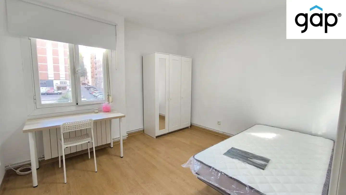 Habitación de Piso para compartir en Cuenca con Calefacción, Terraza y Amueblado