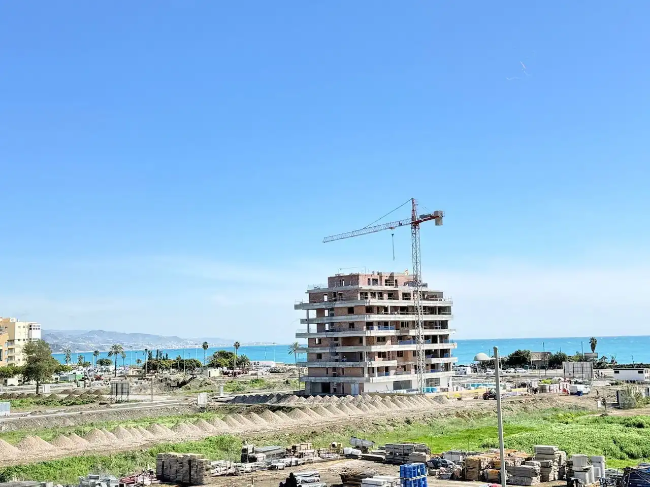 Vista exterior de Pis en venda en Vélez-Málaga amb Aire condicionat, Calefacció i Jardí privat