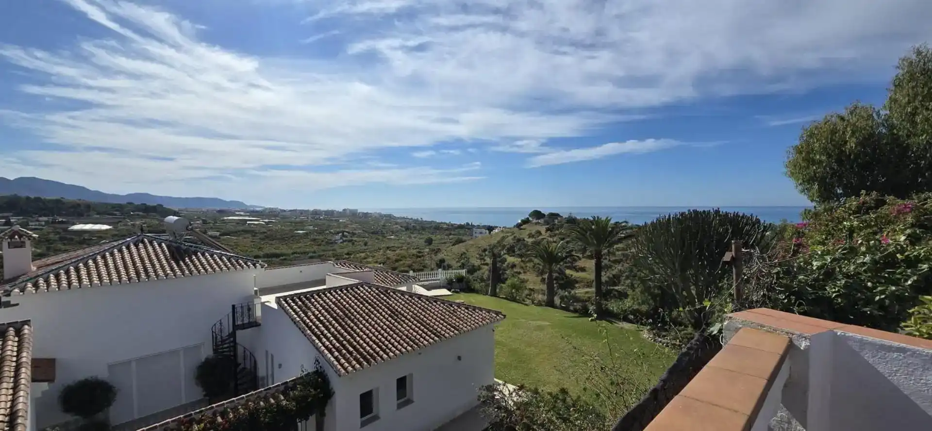 Vista exterior de Casa o xalet en venda en Avda Pescia - Ctra de Frigiliana