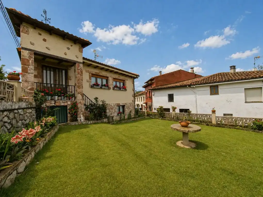 Haus mit Garten zum Verkauf in Celoriu
