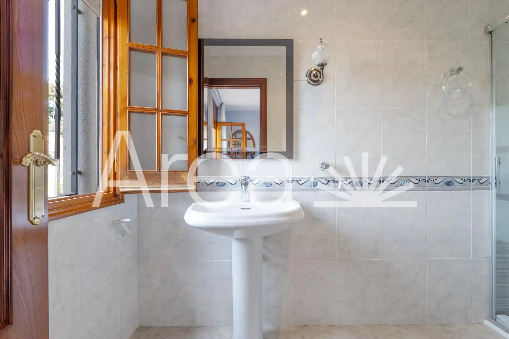 Bany de Casa o xalet en venda en Mataró amb Jardí privat, Terrassa i Piscina