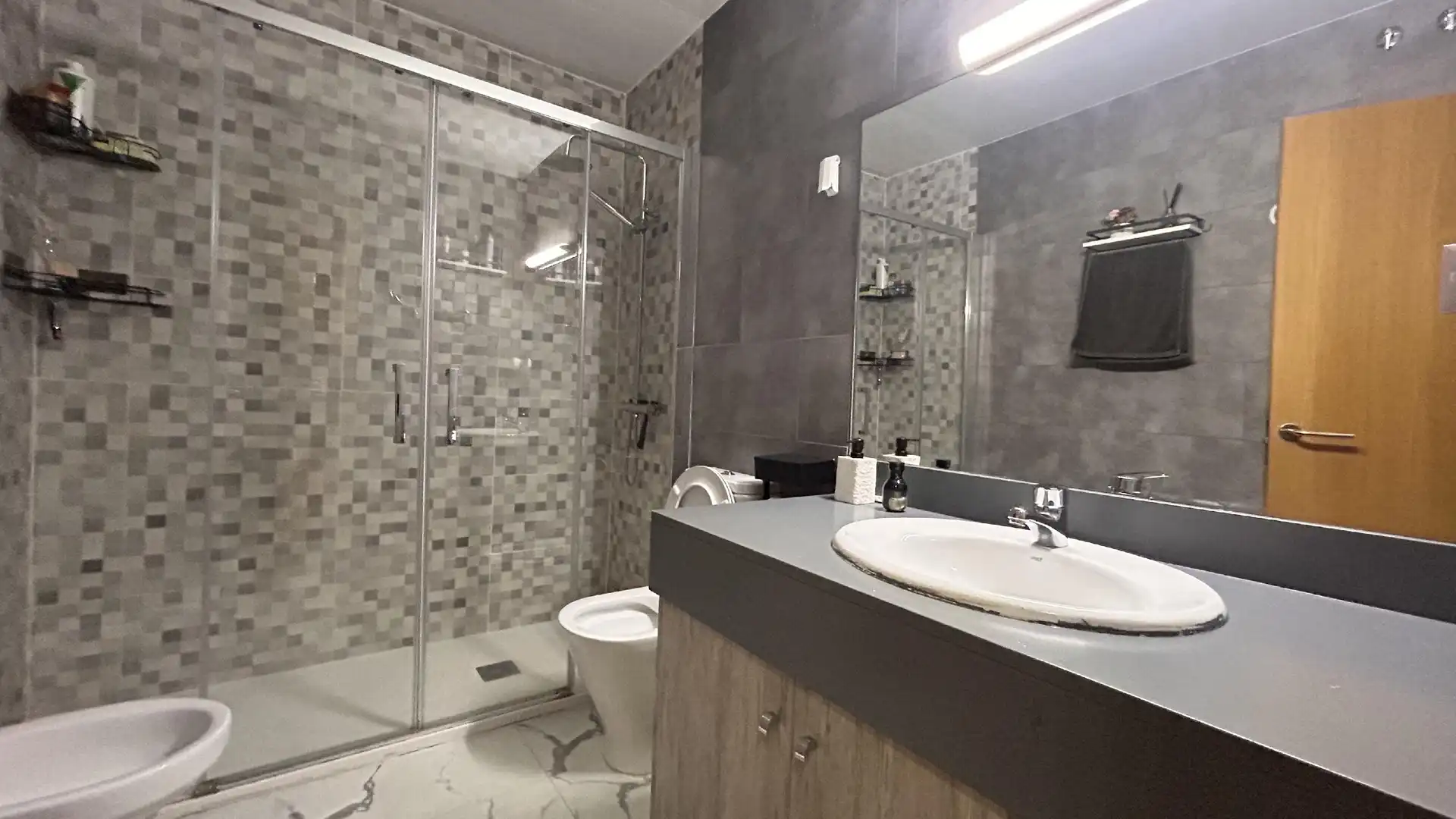 Bathroom of Flat for sale in Sant Andreu de la Barca  with Air Conditioner, Heating and Storage room