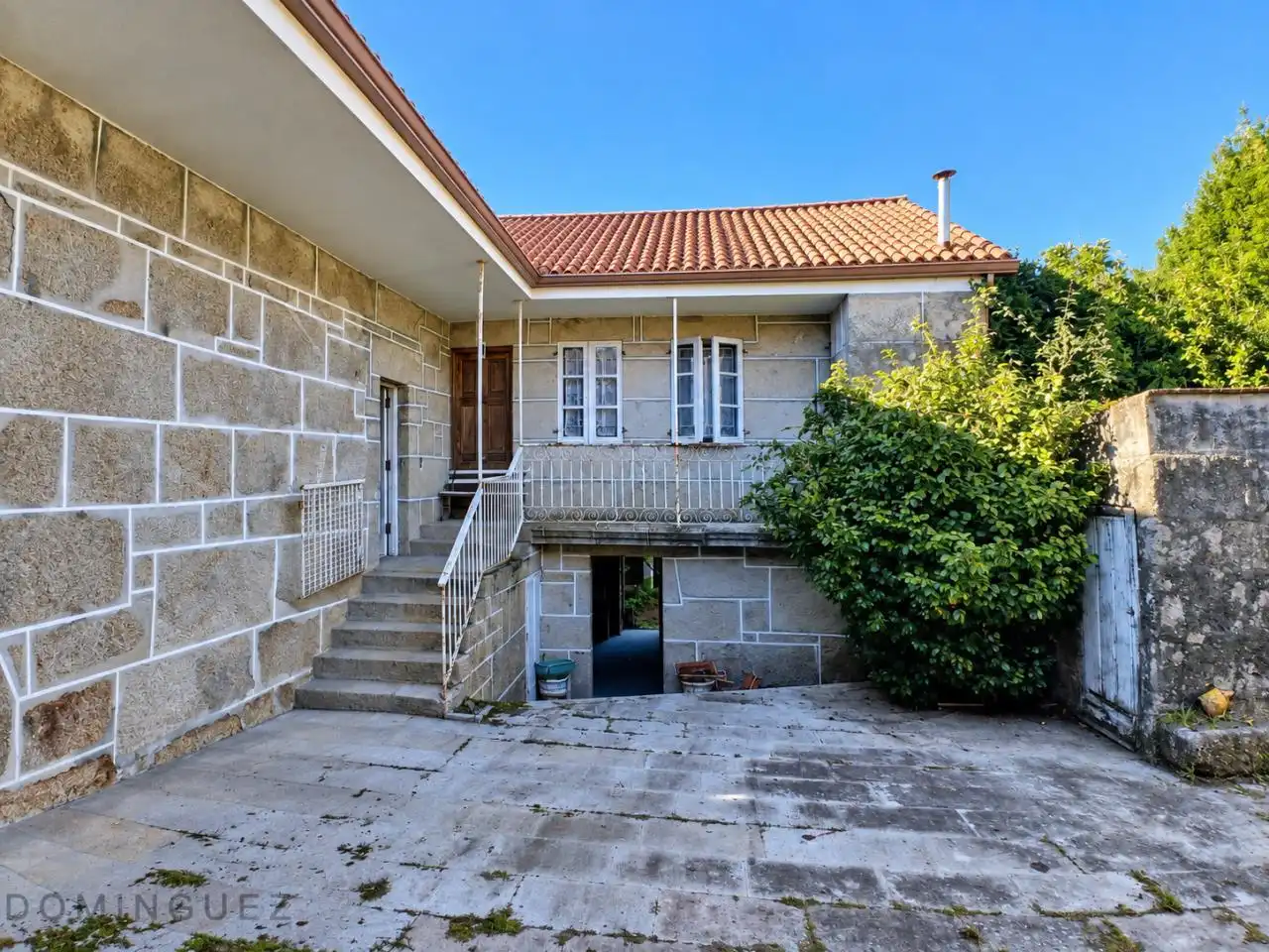 Casa rústica amb terrassa en venda a Fornelos de Montes