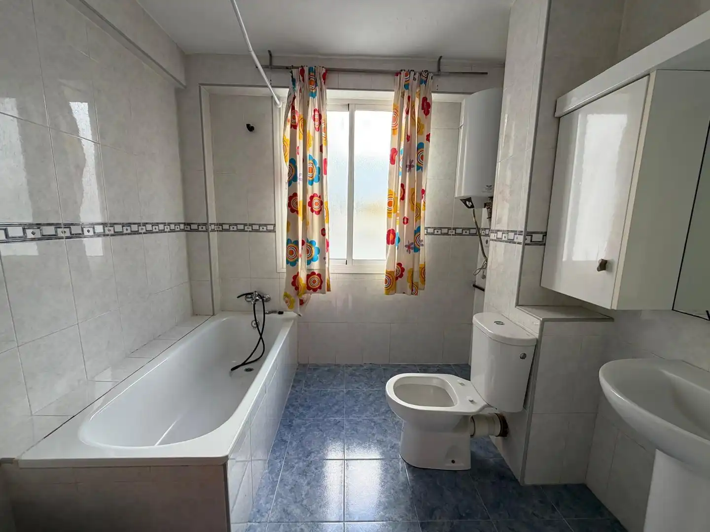 Bathroom of Flat for sale in Alhaurín de la Torre
