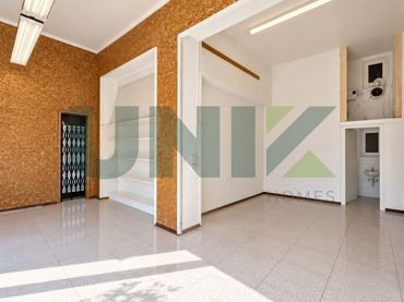 Local comercial en venta en Avenida MERIDIANA