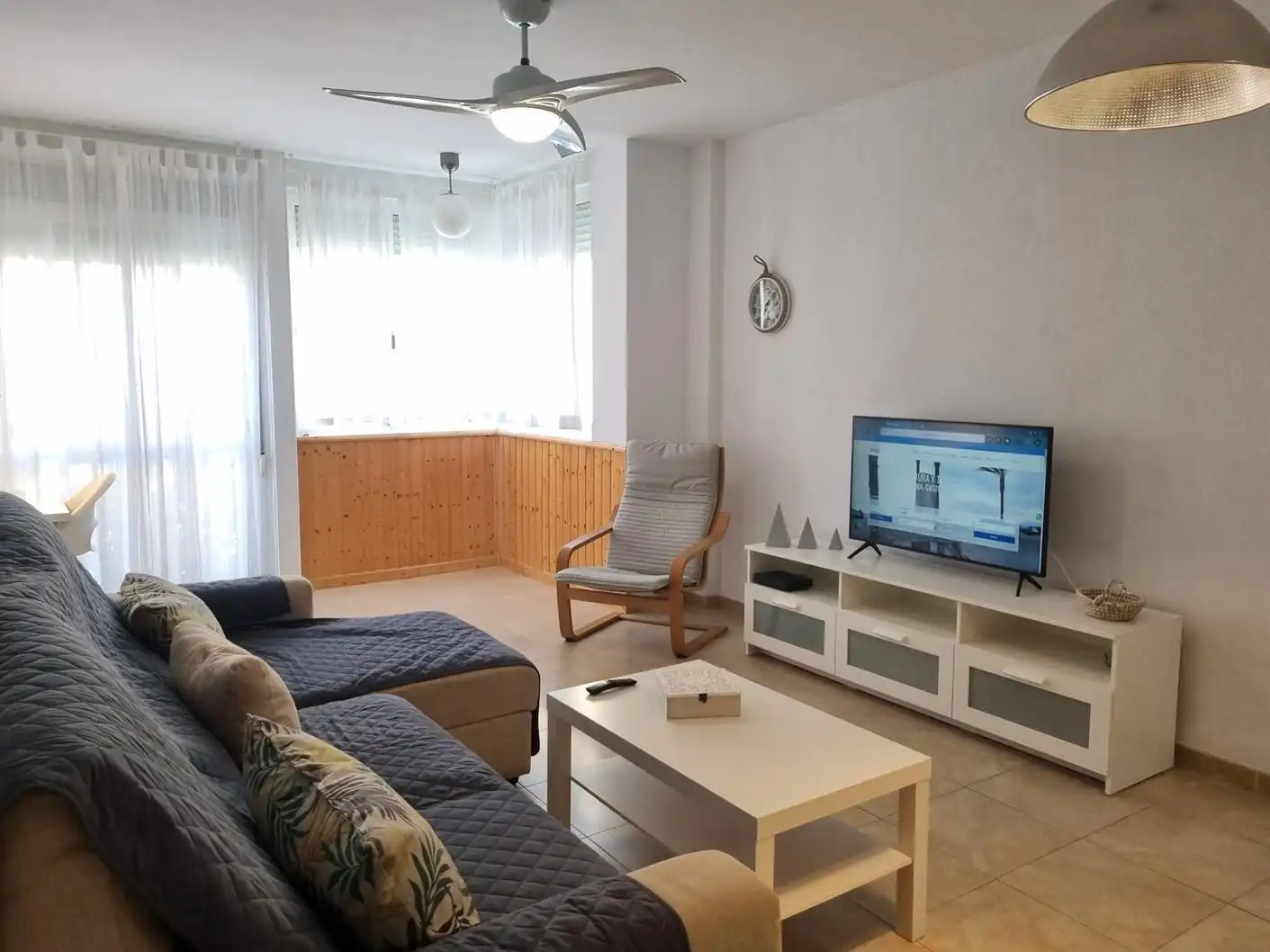 Sala de estar de Apartamento de alquiler en Torrox con Aire acondicionado, Calefacción y Amueblado