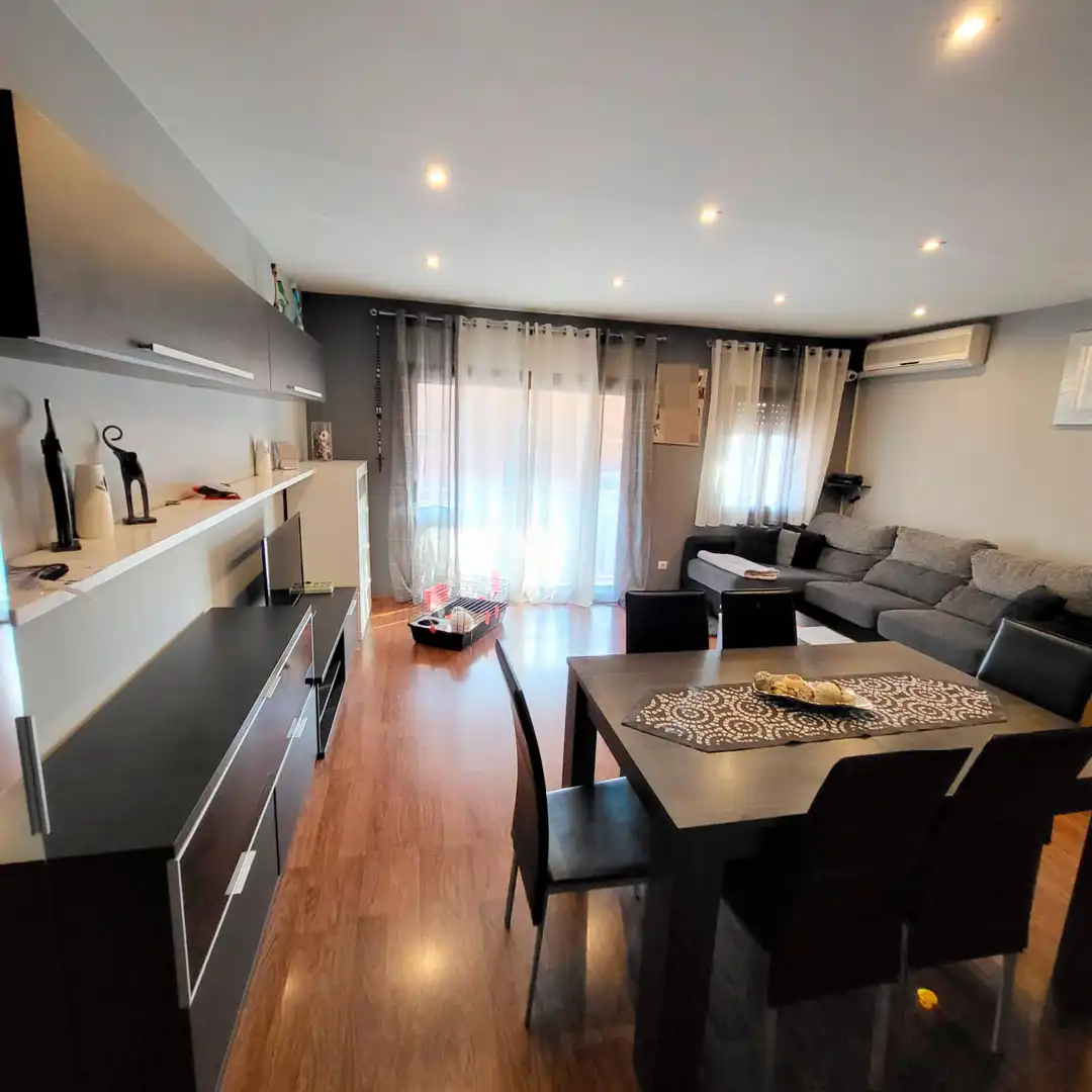 Living room of Flat for rent in Sabadell  with Air Conditioner, Heating and Parquet flooring