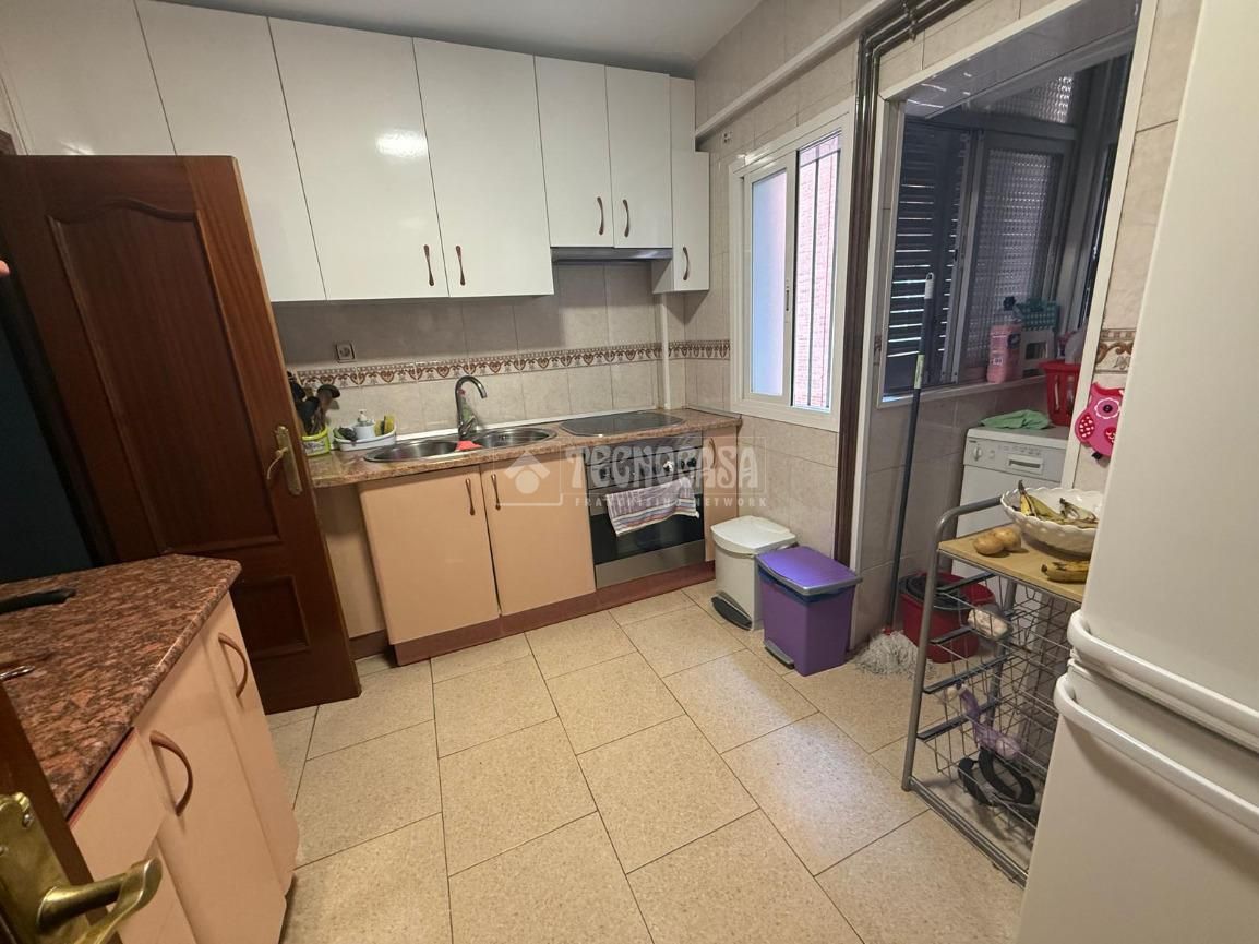 Cocina de Piso en venta en  Madrid Capital