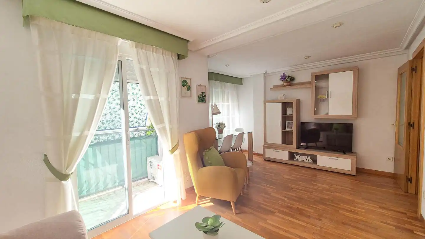 Flat for rent in Plaza Crevillente - Antiguos Juzgados - El Asilo