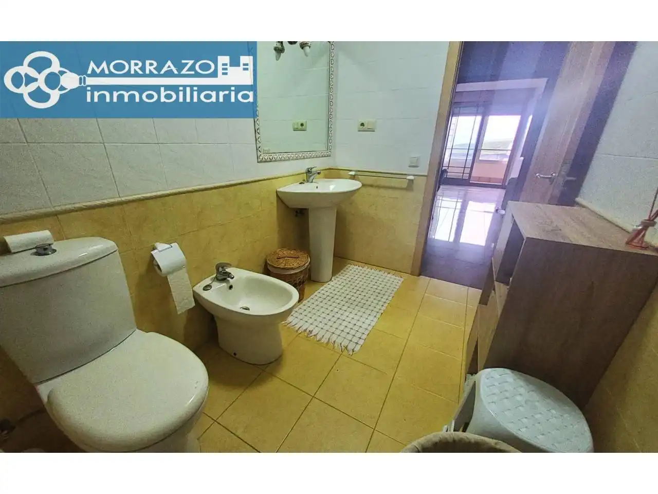 Badezimmer von Fabrikhallen zum Verkauf in Cangas 