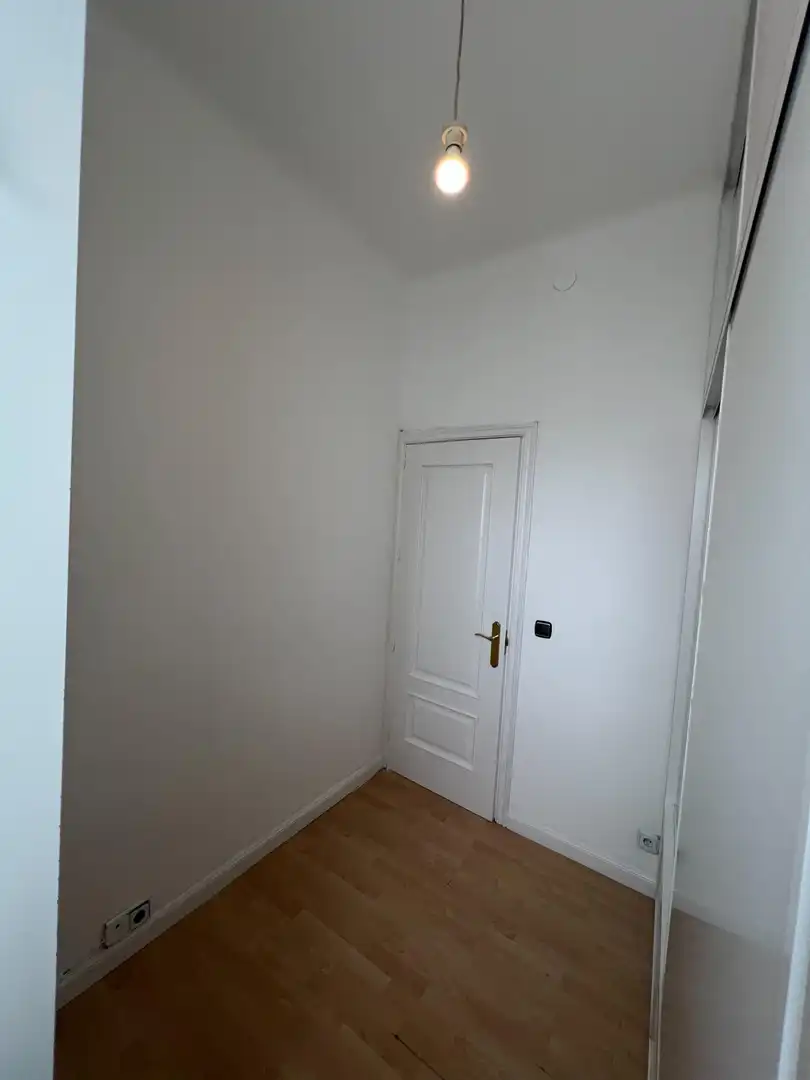 Dormitori de Apartament de lloguer en Madrid amb Aire condicionat i Calefacció