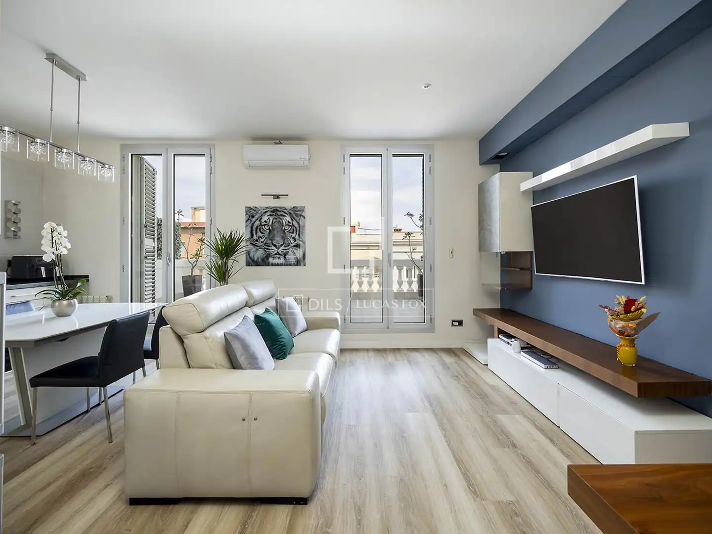 Wohnzimmer von Dachboden zum Verkauf in Barcelona mit Heizung, Terrasse und Möbliert