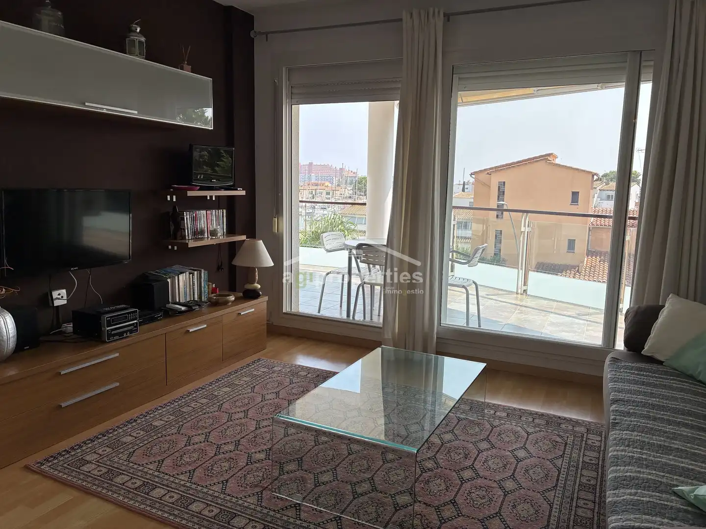 Living room of Apartments for sale in Roses  with Parquet flooring, Terrace and Furnished