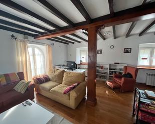 Sala d'estar de Casa adosada en venda en Polanco amb Terrassa