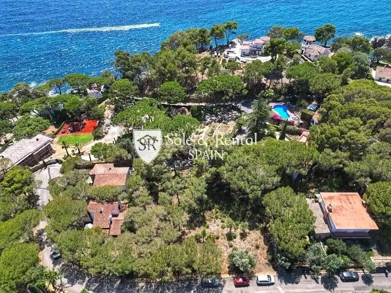 Casa amb piscina en venda a Montgoda