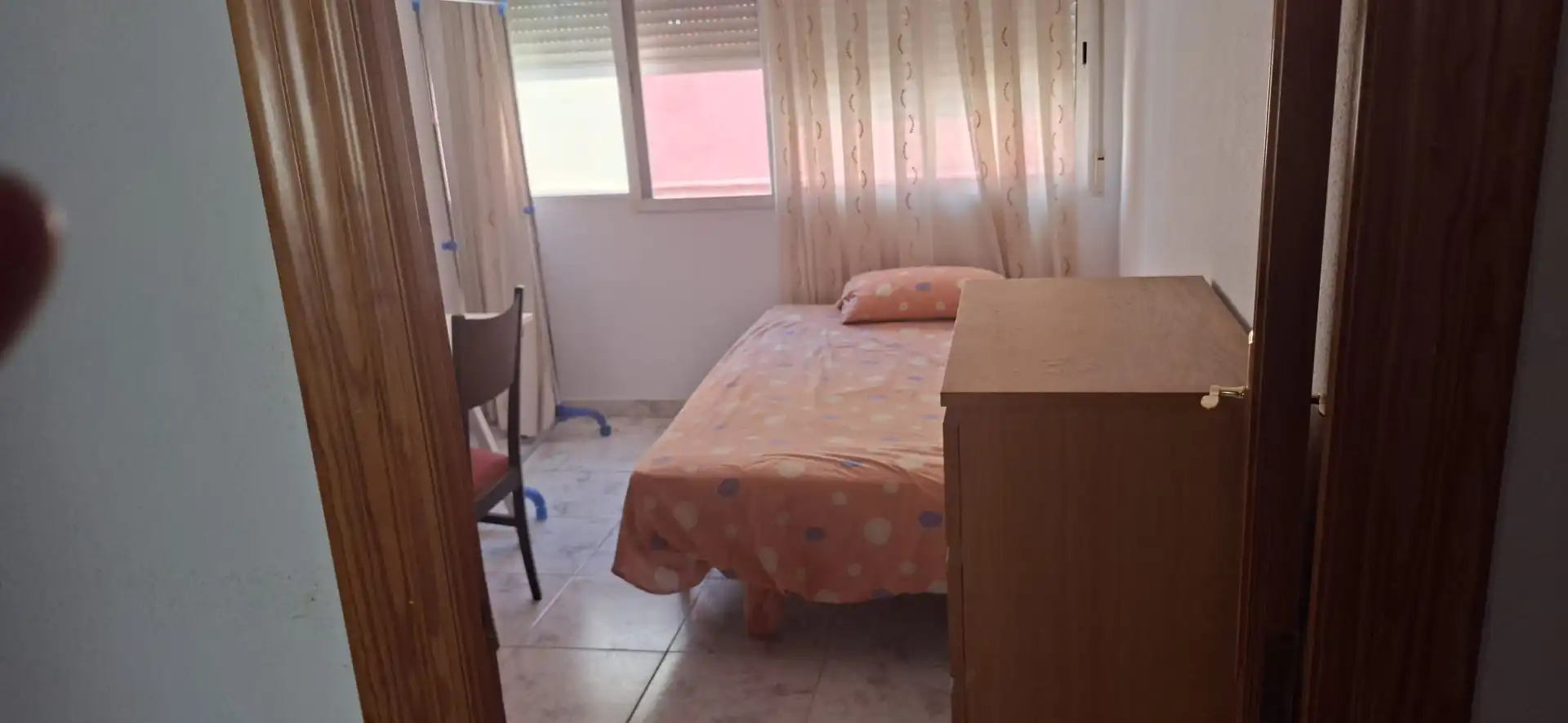 Habitación de Apartamento de alquiler en Valencia con Amueblado, Horno y Microondas