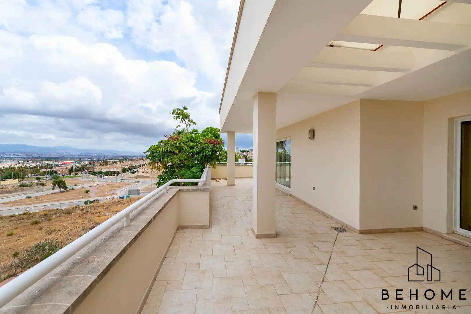 Terrassa de Casa o xalet en venda en Alhaurín de la Torre amb Aire condicionat, Jardí privat i Terrassa