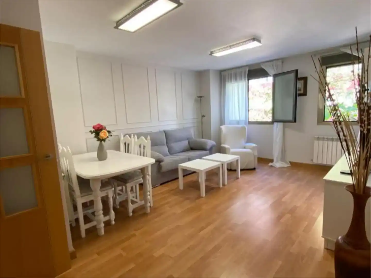Sala d'estar de Pis de lloguer en Cáceres amb Aire condicionat, Parquet i Piscina