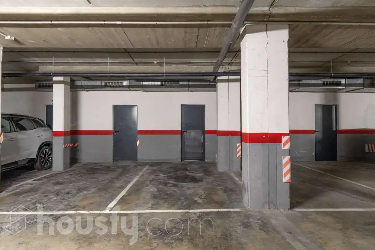 Aparcament de Pis en venda en Sant Joan Despí amb Aire condicionat, Calefacció i Parquet