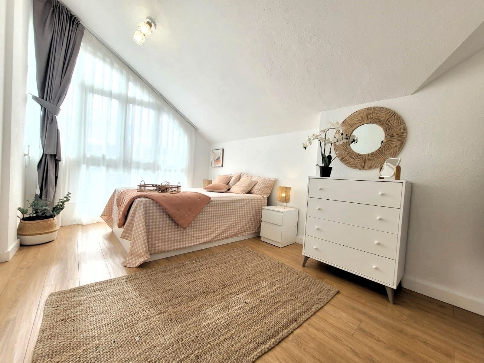 Dormitori de Apartament en venda en Santander amb Traster i Moblat