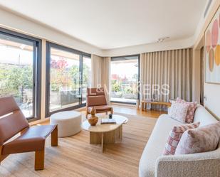 Living room of Duplex to rent in  Barcelona Capital  with Air Conditioner, Heating and Parquet flooring
